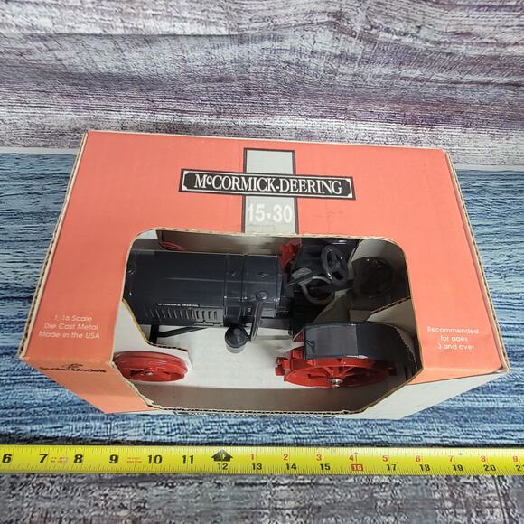 Vtg 1992 Scale model 1/16 IH Case 15-30 on steel w/frontend diecast tractor gray - Picture 2 of 11